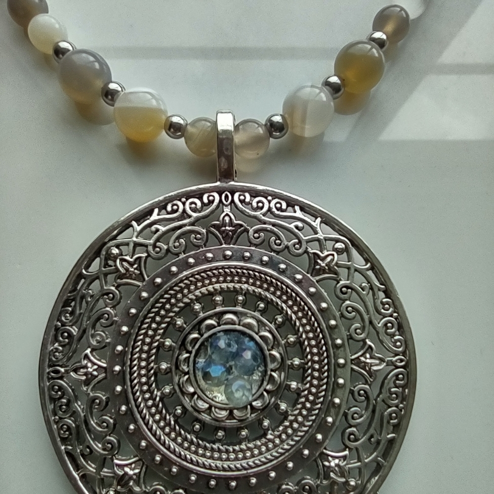 Elegant Silver Pendant Opal Necklace